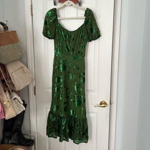 Lait Green Velvet Midi Dress with Sweetheart Neckline & Puff Sleeve